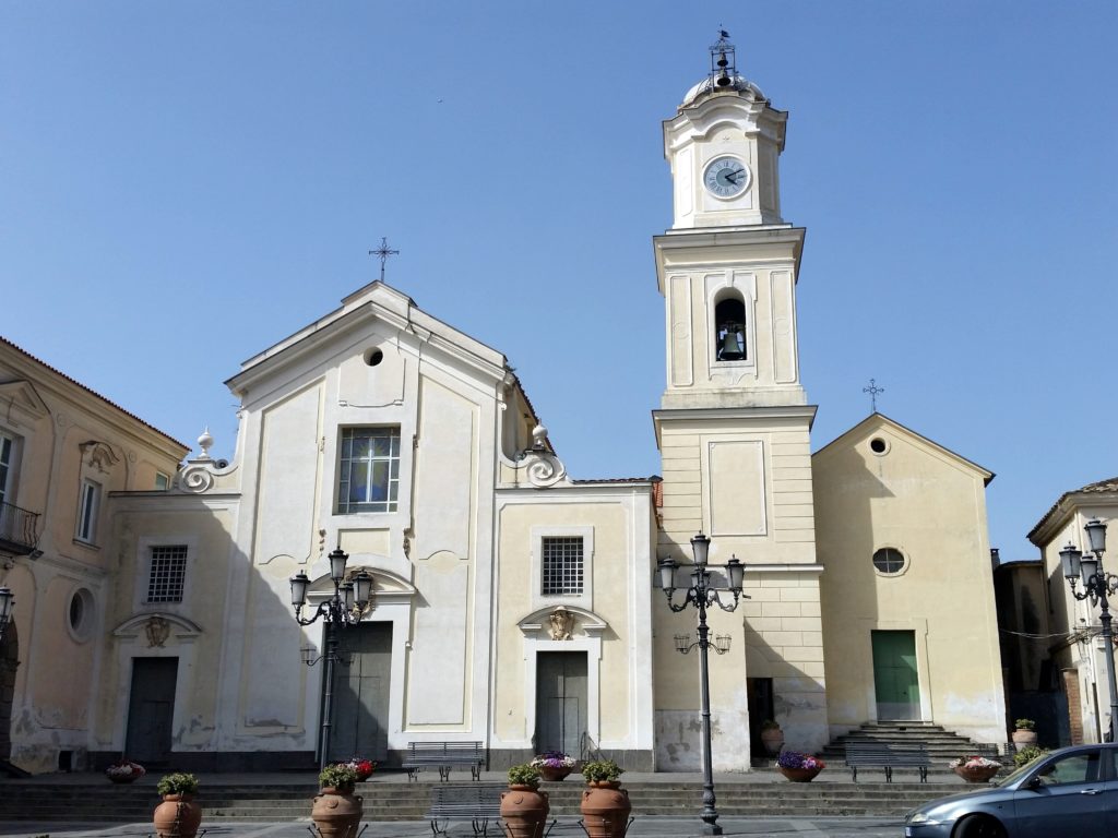 Erste Station der eintägigen Reiseroute in Massa Lubrense: Ehemalige Kathedrale Santa Maria delle Grazie in Massa Zentrum.